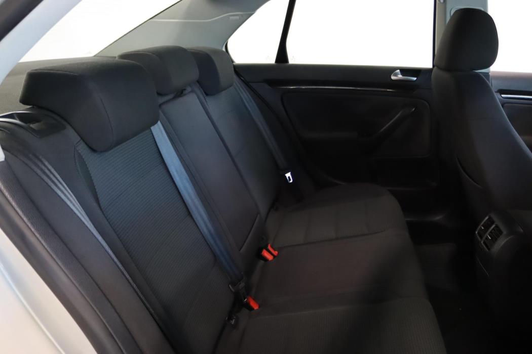 VOLKSWAGEN Jetta 2010