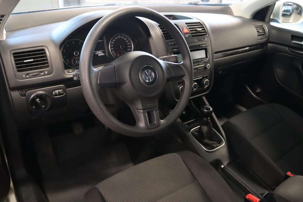VOLKSWAGEN Jetta 2010