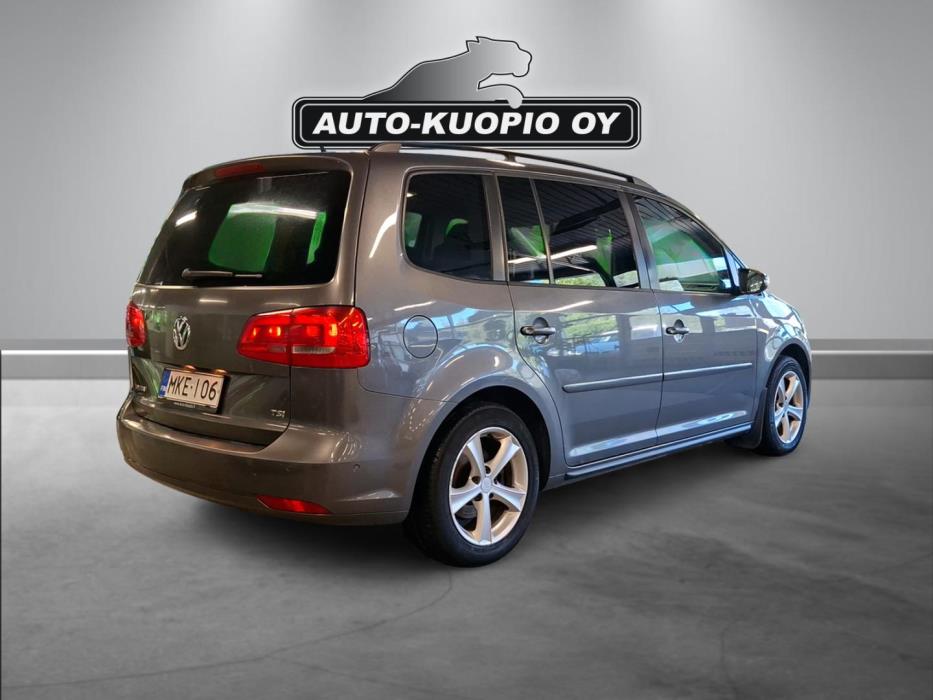 VOLKSWAGEN Touran 2011