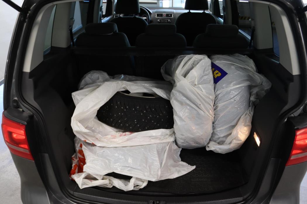 VOLKSWAGEN Touran 2011