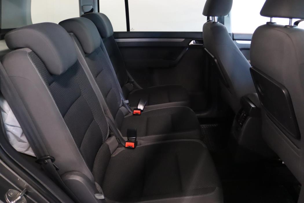 VOLKSWAGEN Touran 2011