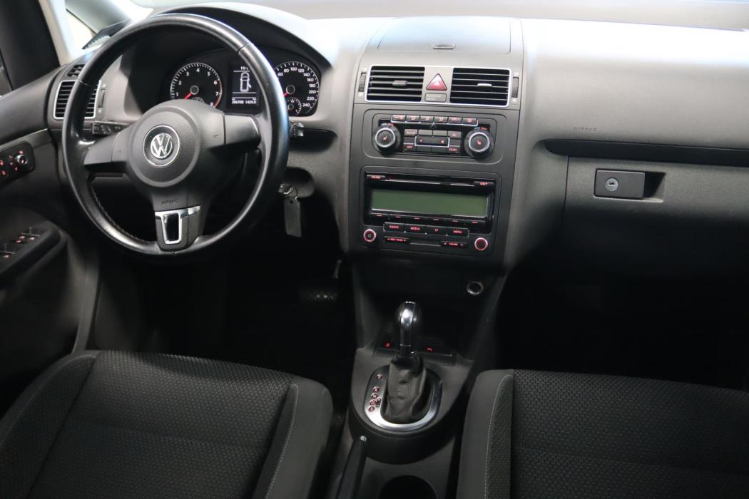VOLKSWAGEN Touran 2011