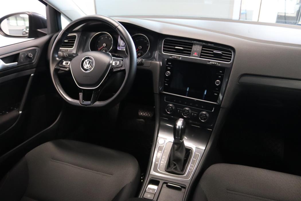 VOLKSWAGEN Golf 2018
