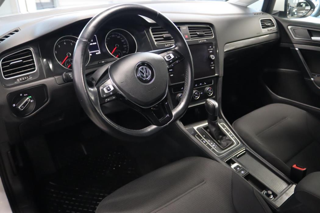 VOLKSWAGEN Golf 2020
