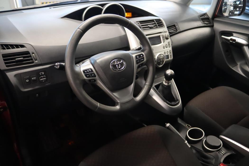 TOYOTA Verso 2011