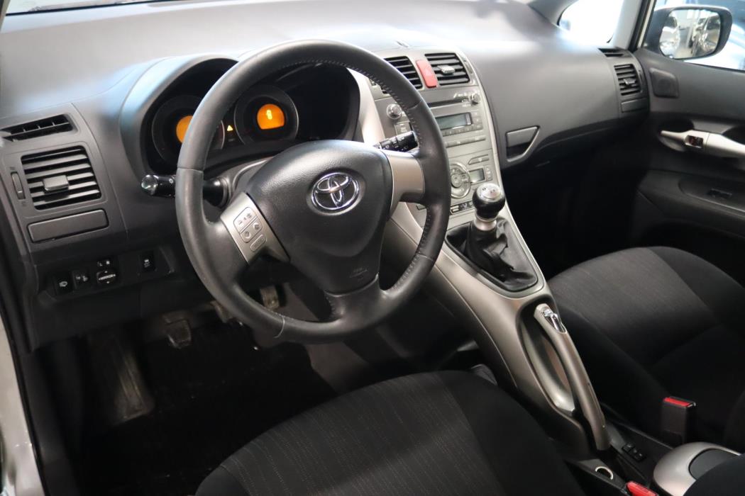TOYOTA Auris 2010