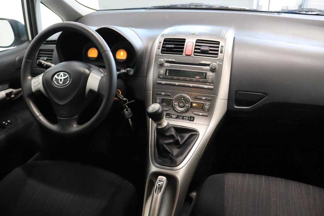 TOYOTA Auris 2010