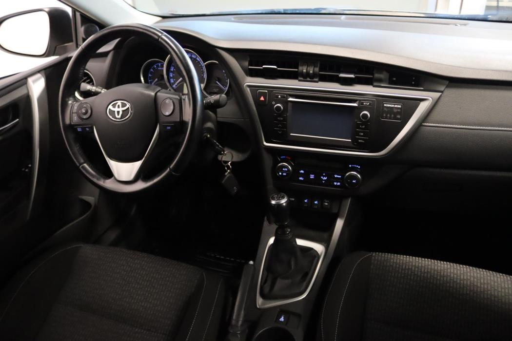 TOYOTA Auris 2014