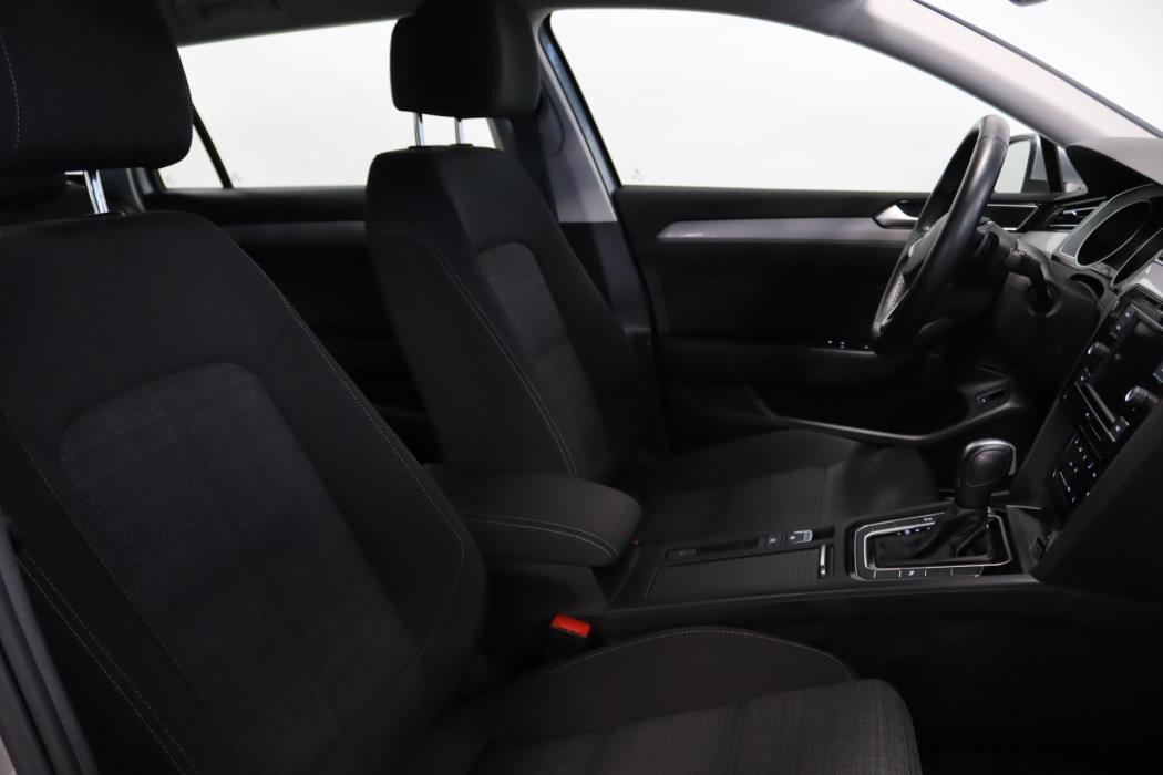 VOLKSWAGEN Passat 2022