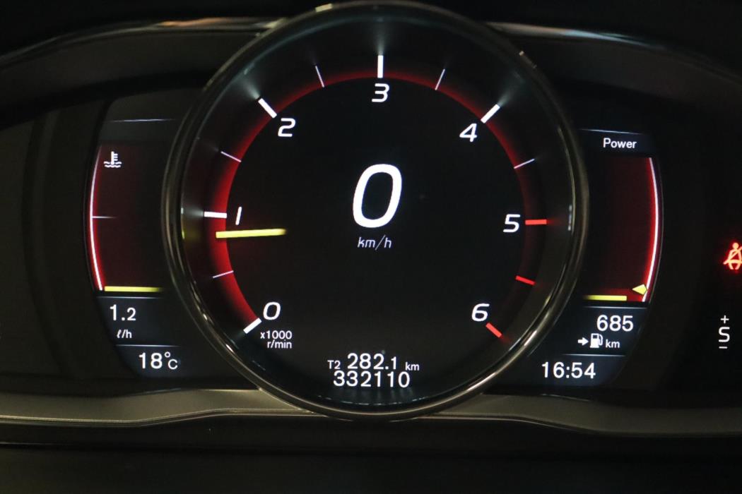 VOLVO V60 2015