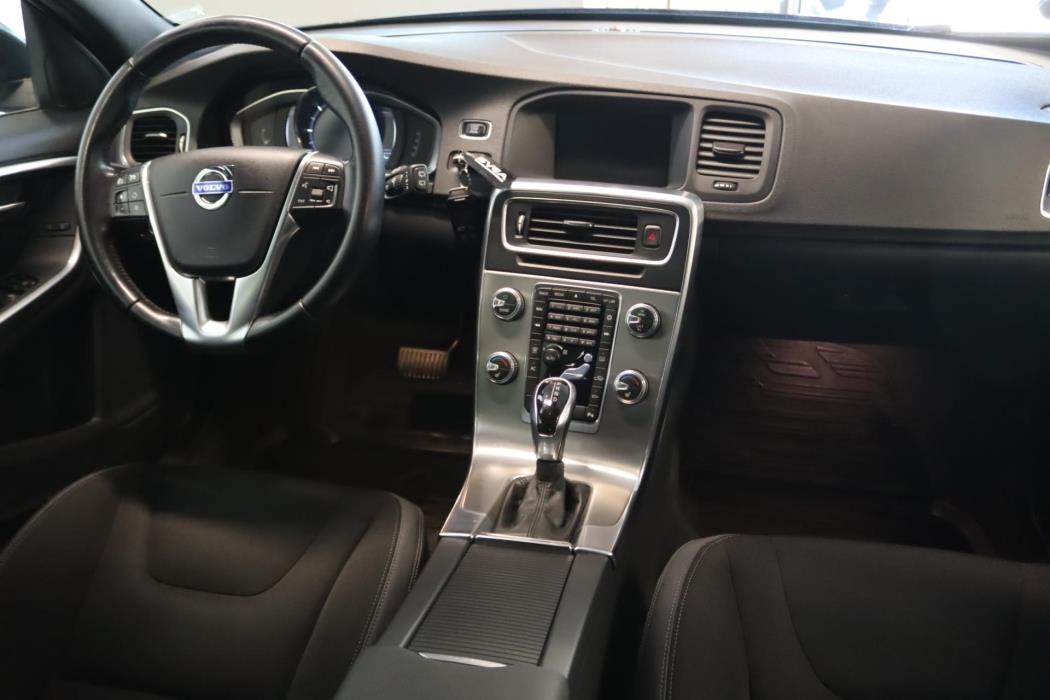 VOLVO V60 2015