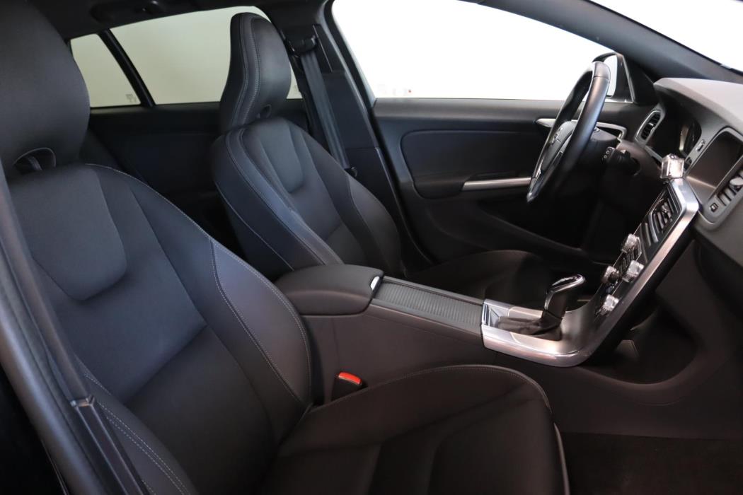 VOLVO V60 2015