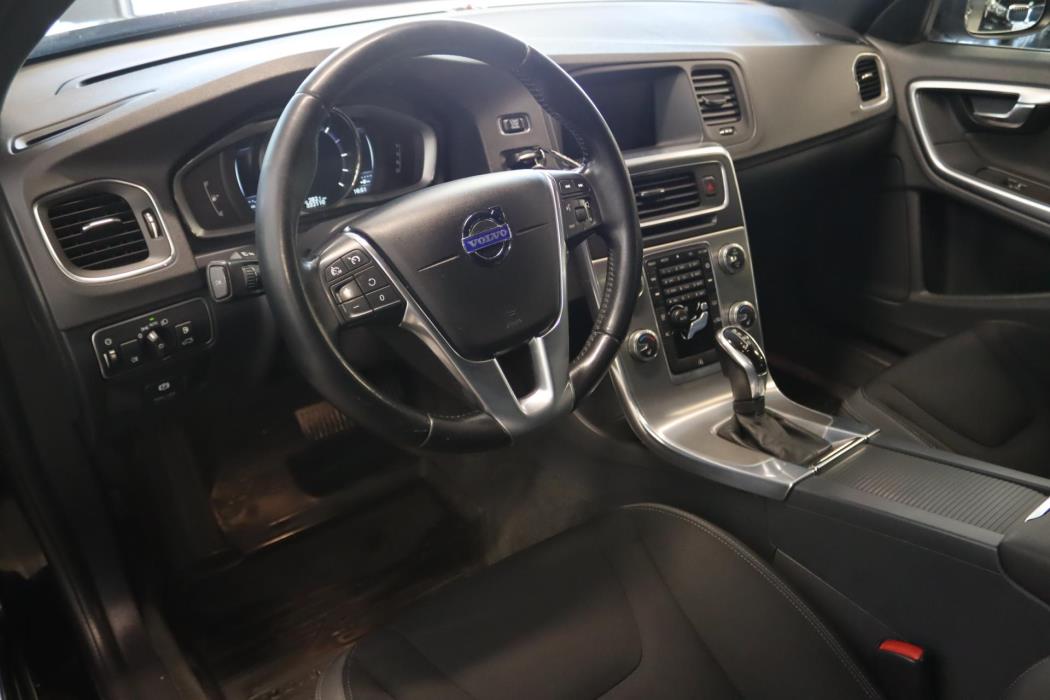 VOLVO V60 2015