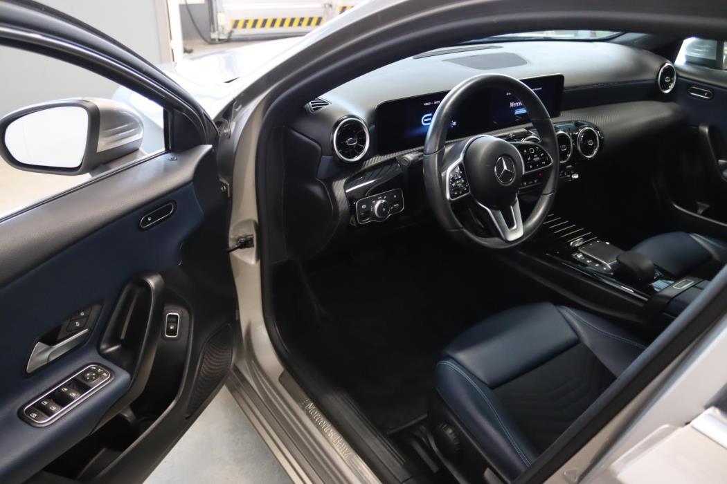 MERCEDES-BENZ A 2020