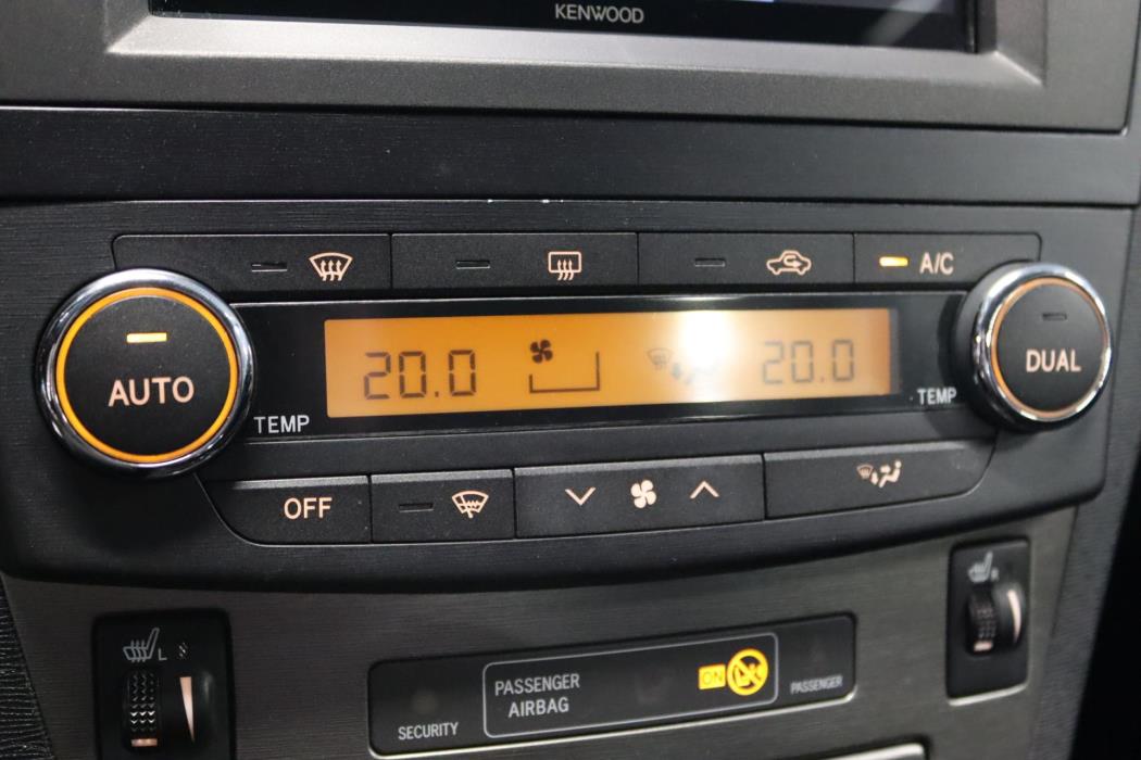 TOYOTA Avensis 2010