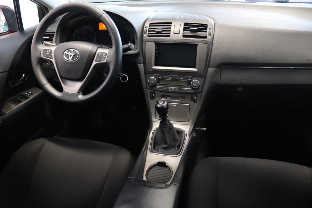 TOYOTA Avensis 2010