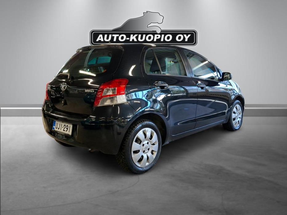 TOYOTA Yaris 2010