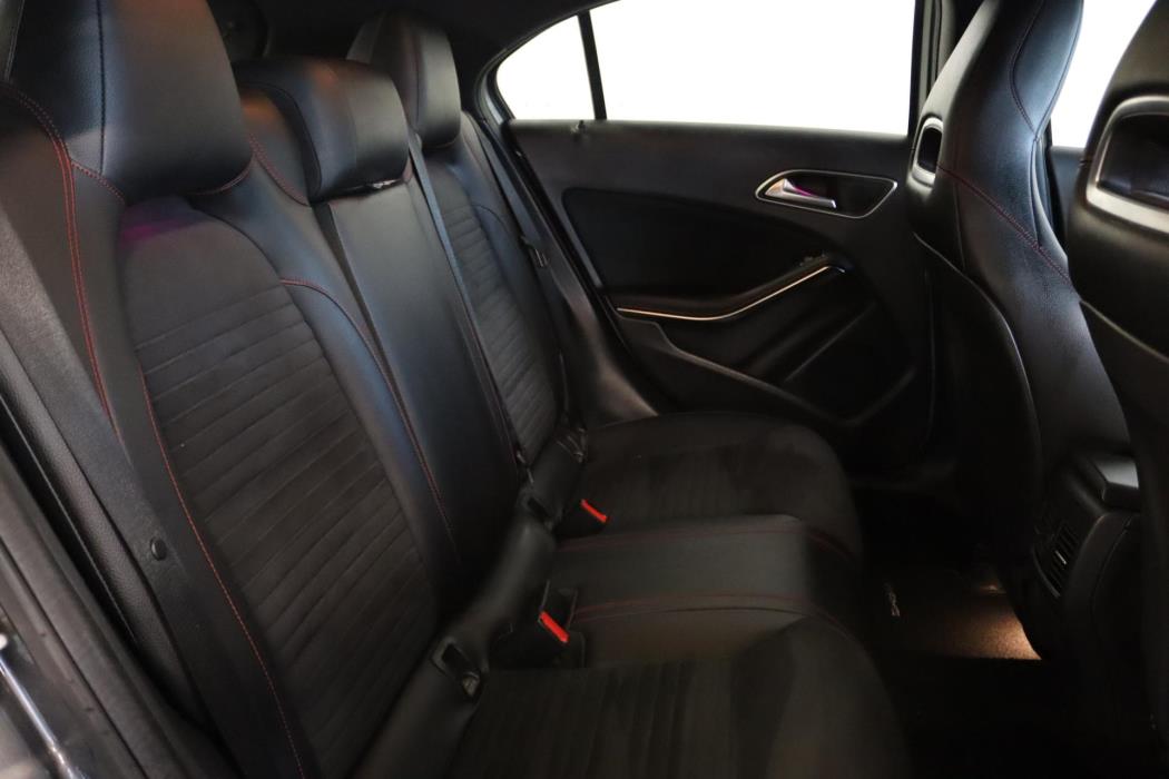 MERCEDES-BENZ A 2016