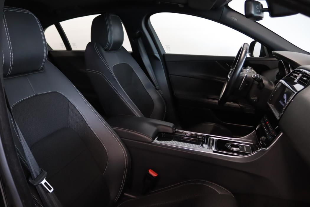 JAGUAR XE 2018