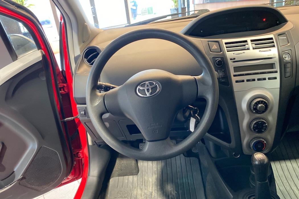 TOYOTA Yaris 2008