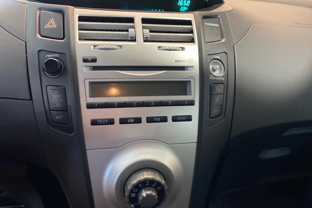 TOYOTA Yaris 2008