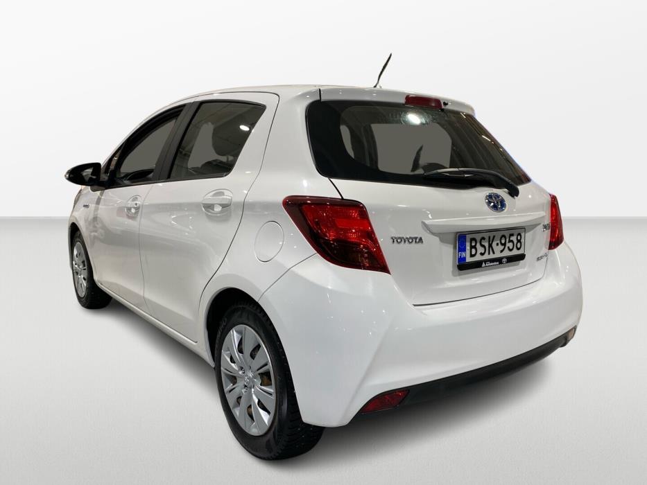TOYOTA Yaris 2015