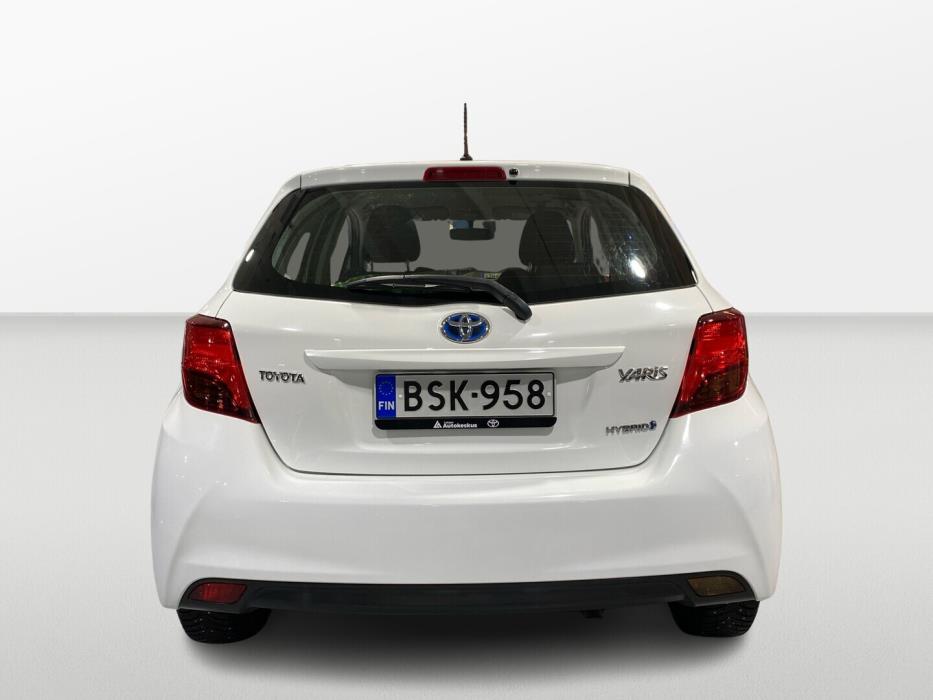TOYOTA Yaris 2015