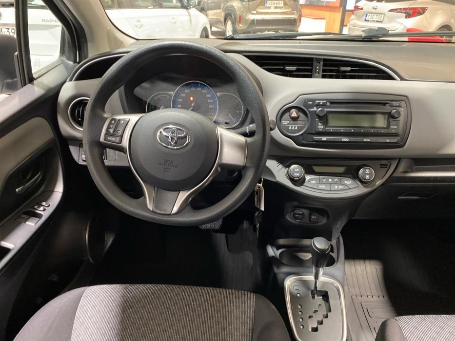 TOYOTA Yaris 2015