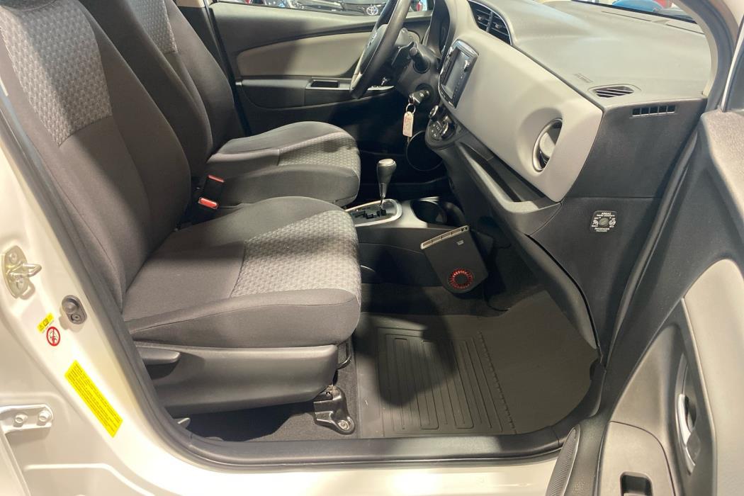 TOYOTA Yaris 2015