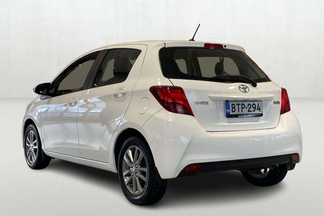 TOYOTA Yaris 2015