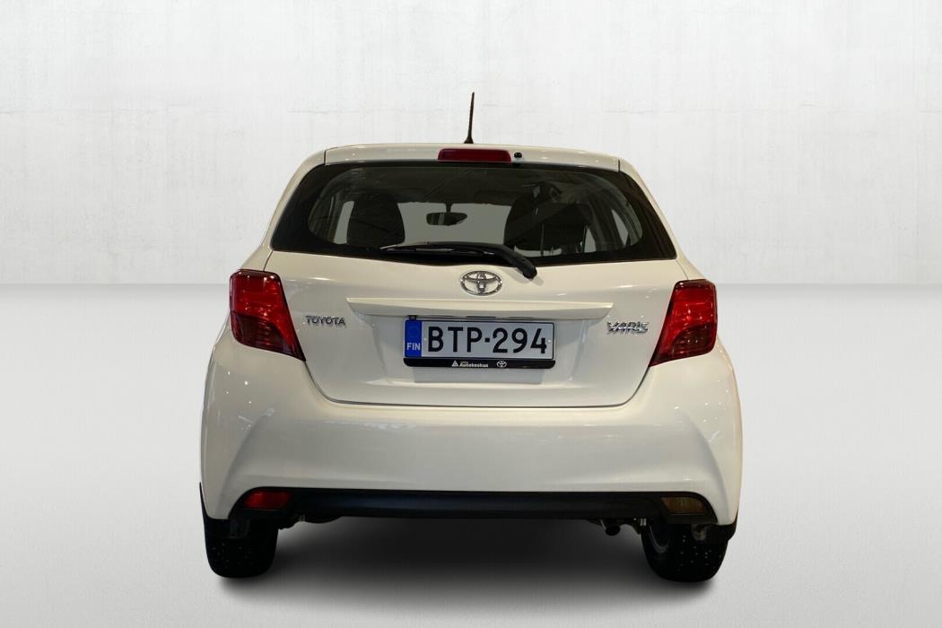 TOYOTA Yaris 2015