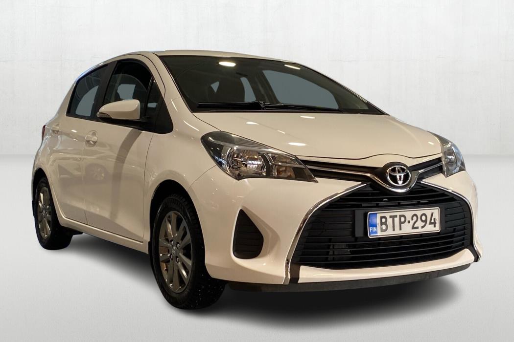 TOYOTA Yaris 2015