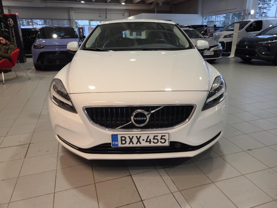 VOLVO V40 2019