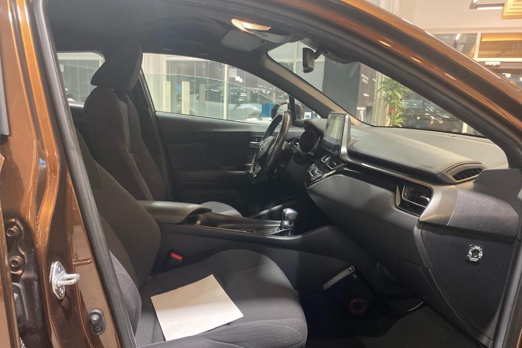 TOYOTA C-HR 2017