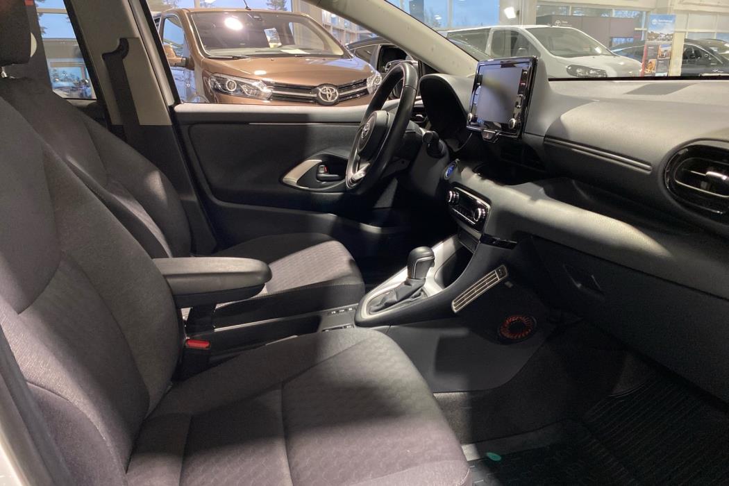 TOYOTA Yaris 2021