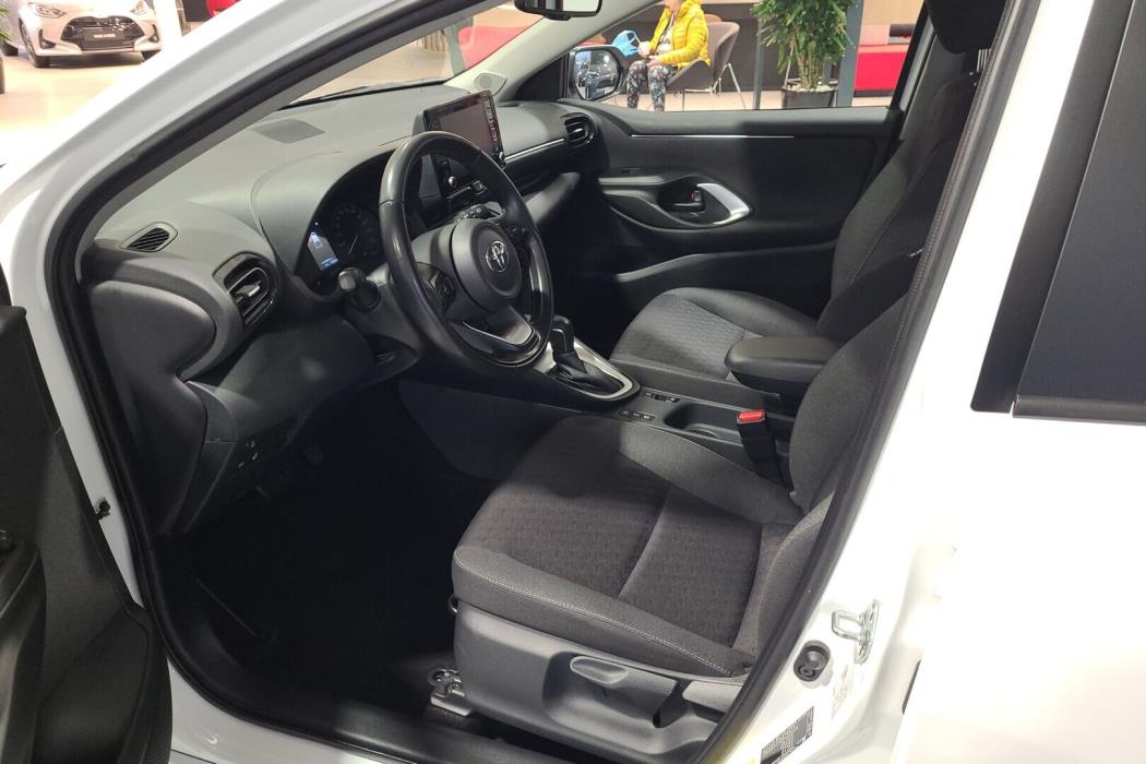TOYOTA Yaris 2023