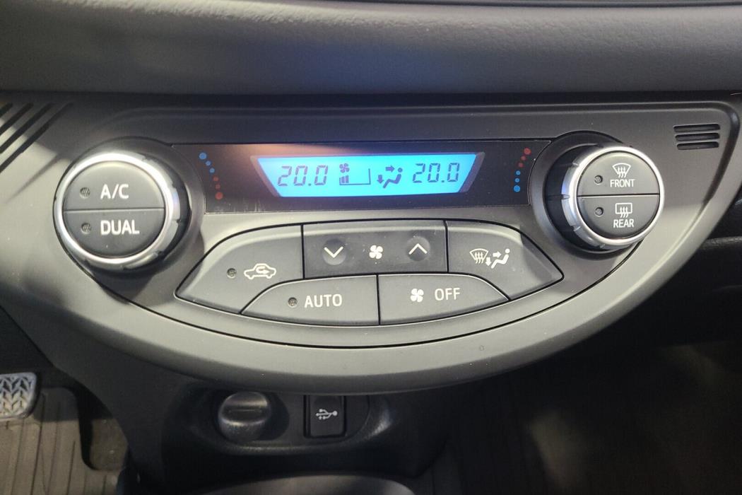 TOYOTA Yaris 2018