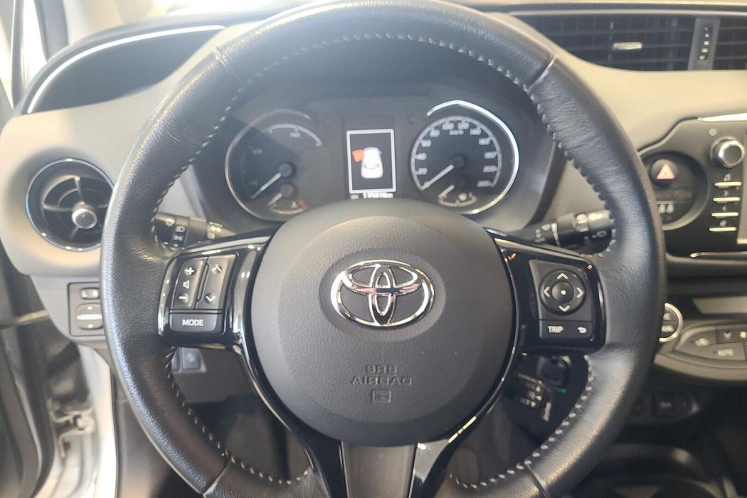 TOYOTA Yaris 2018