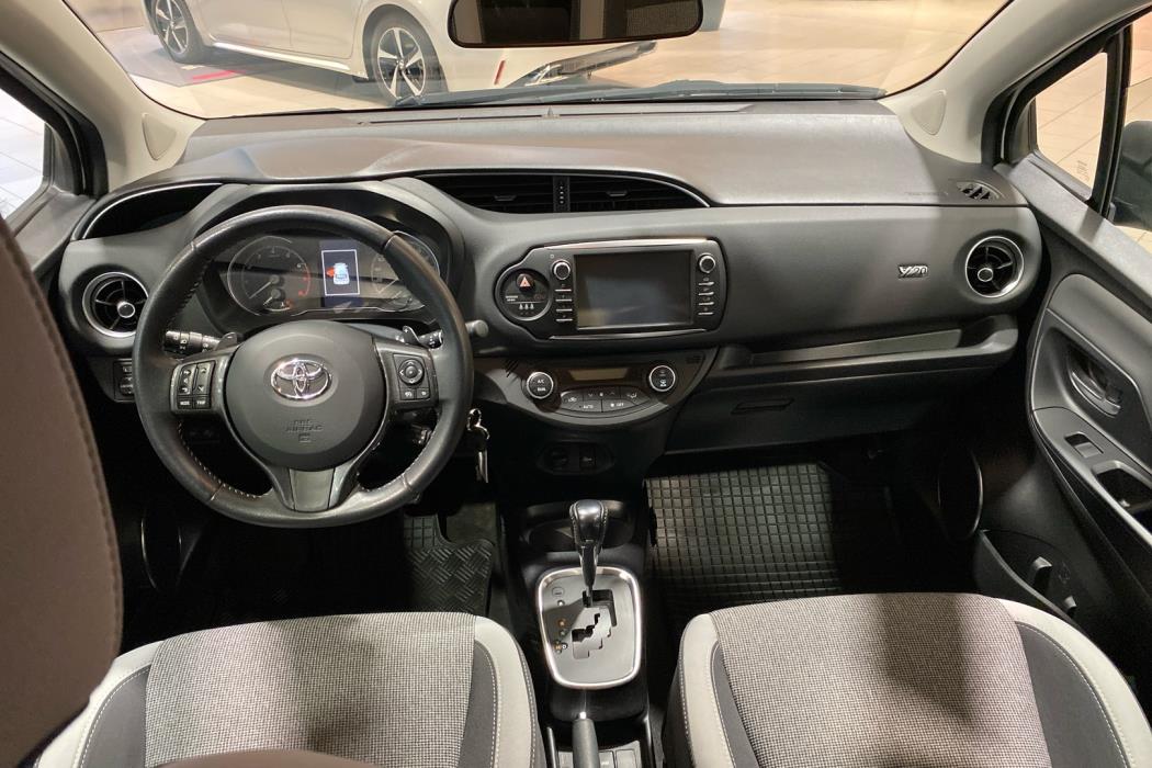 TOYOTA Yaris 2019
