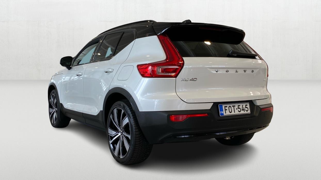 VOLVO XC40 2022