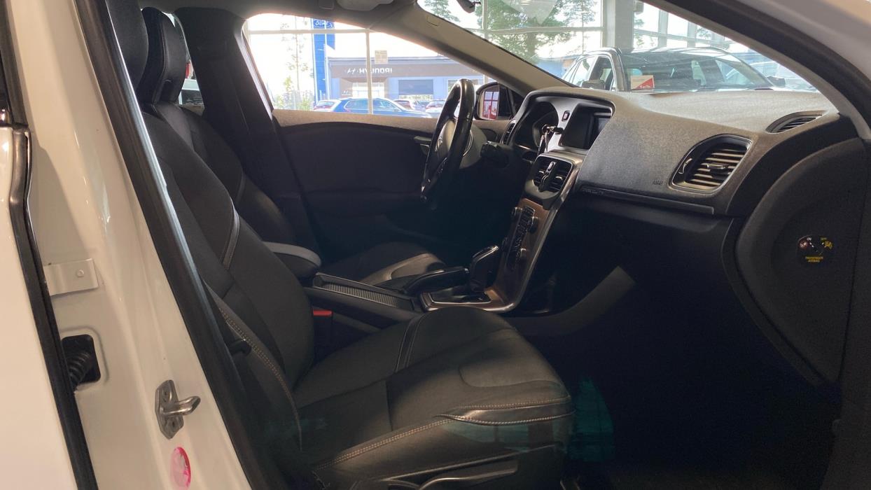 VOLVO V40 Cross Country 2013