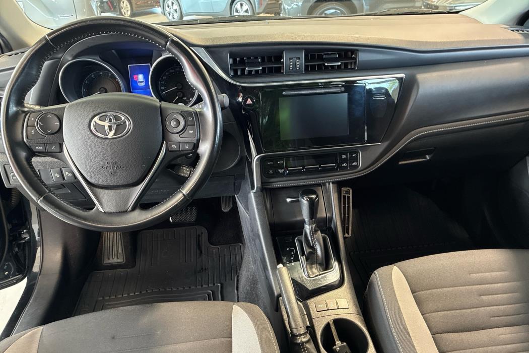TOYOTA Auris 2016