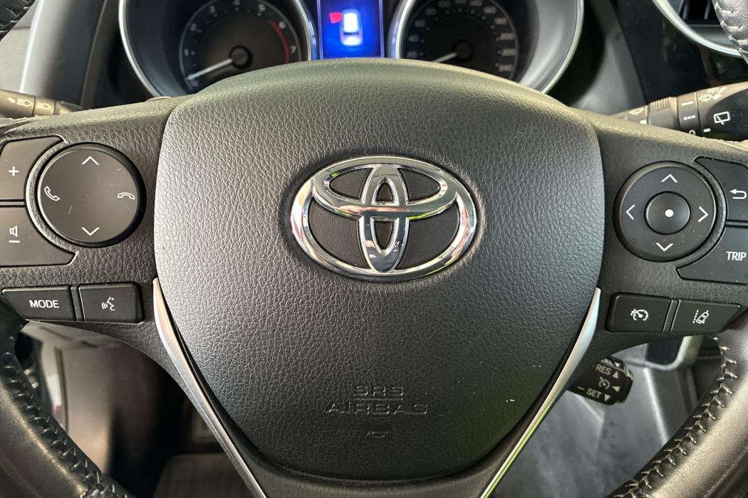TOYOTA Auris 2016