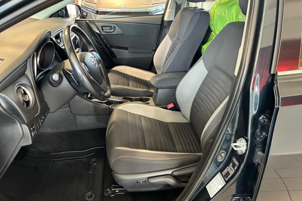TOYOTA Auris 2016