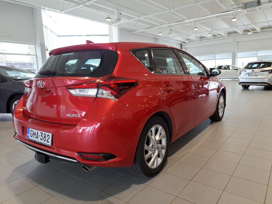 TOYOTA Auris 2016