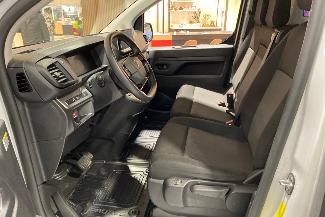 TOYOTA Proace 2025