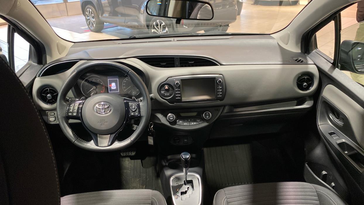 TOYOTA Yaris 2018