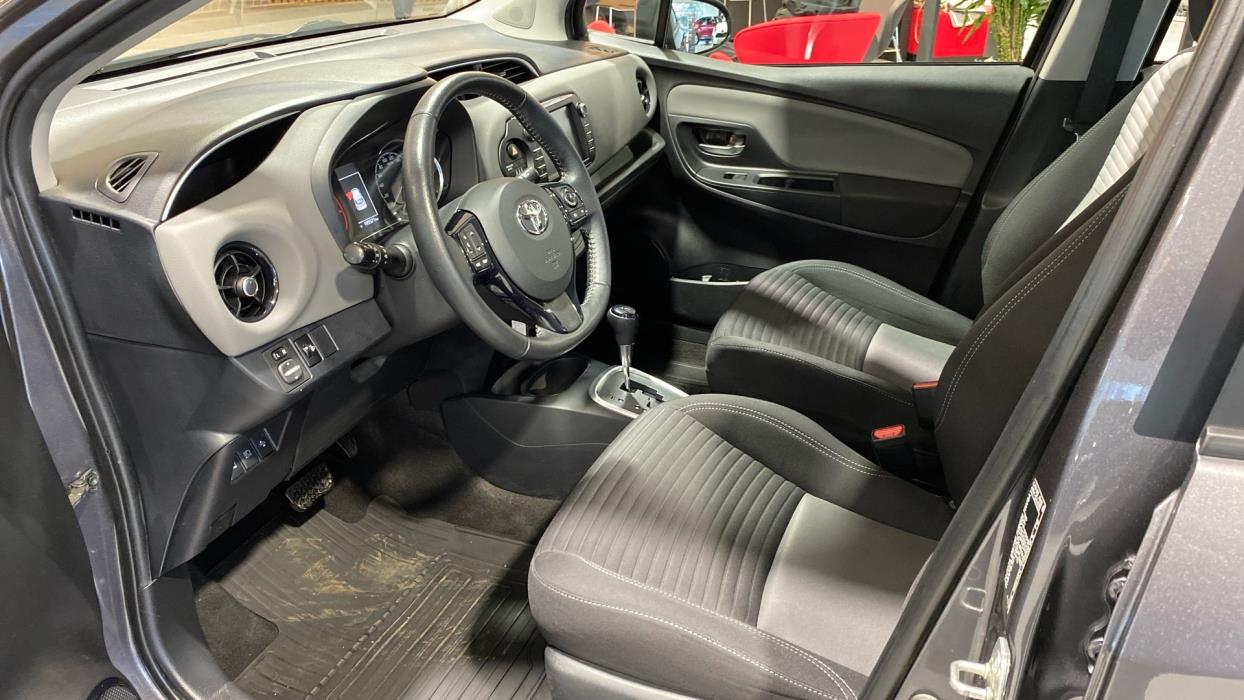 TOYOTA Yaris 2018