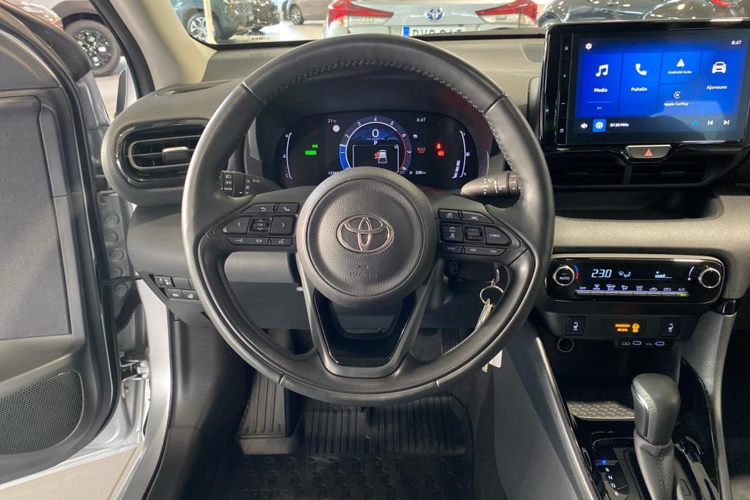 TOYOTA YARIS 2024