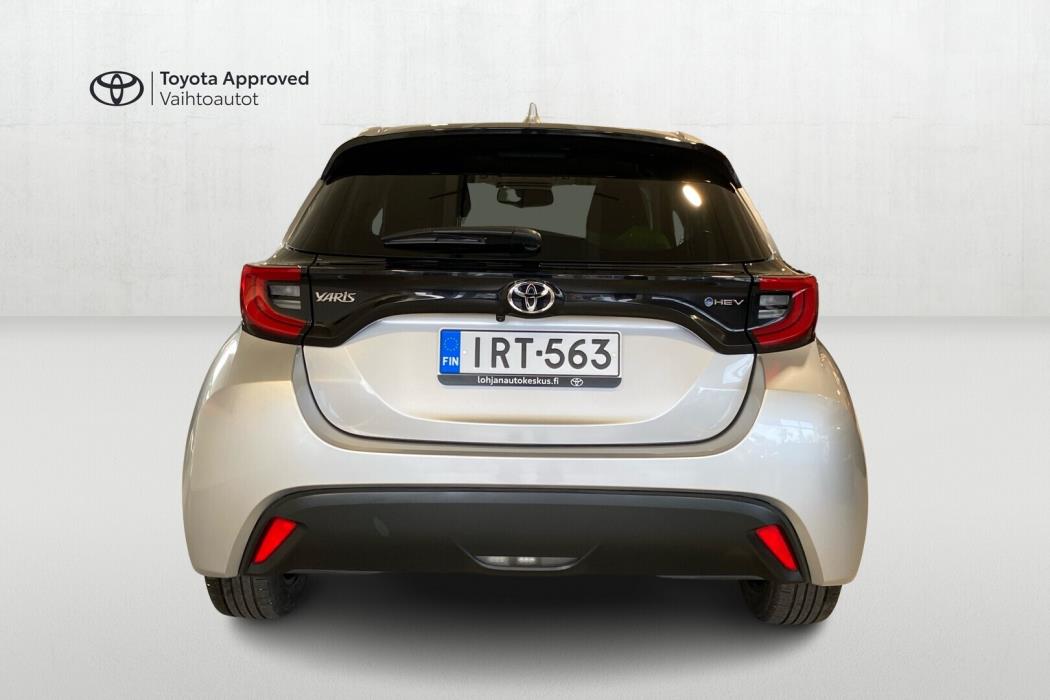 TOYOTA YARIS 2024